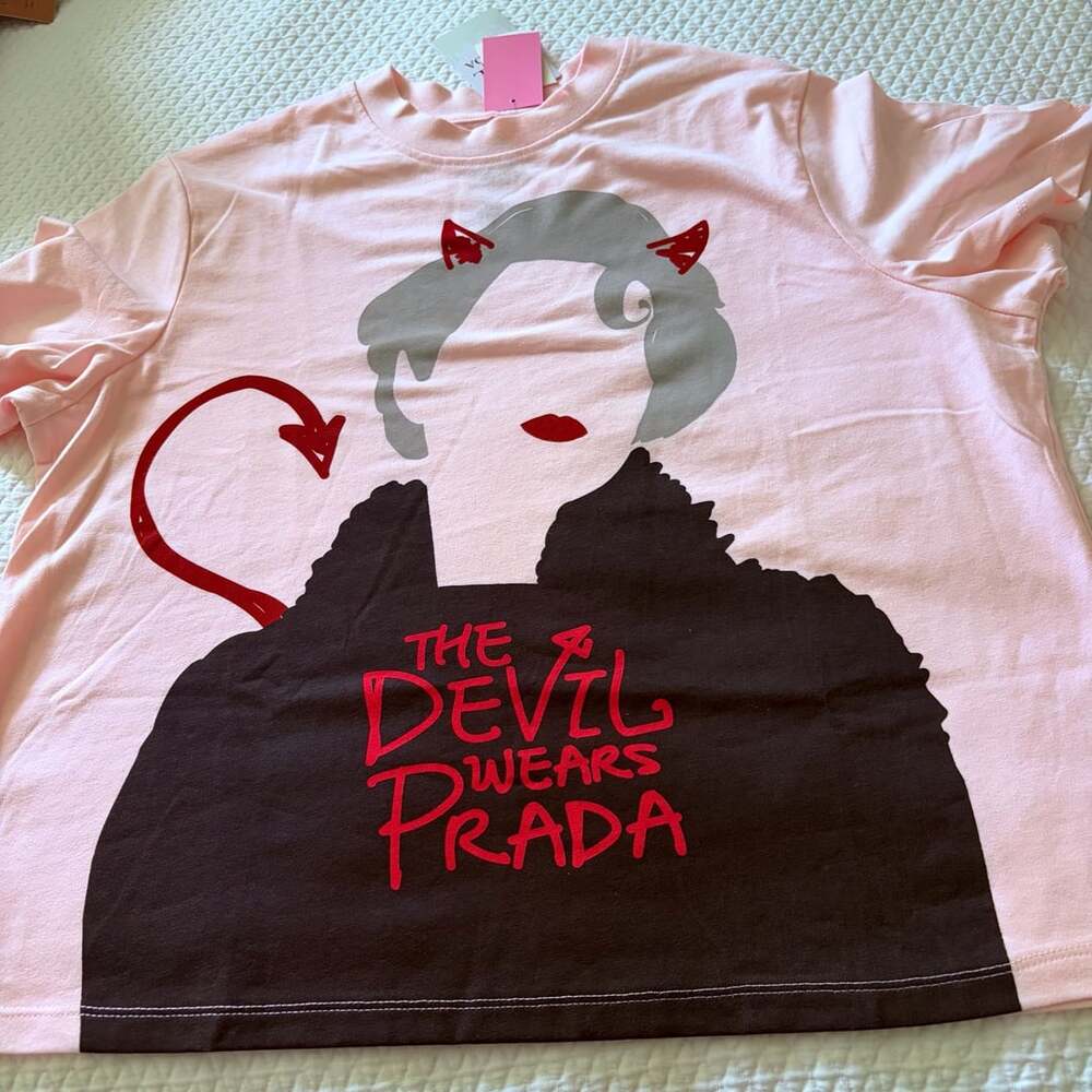 The Devil Wears Prada Women’s Graphic T-Shirt Pink Size M NWT Movie Tee